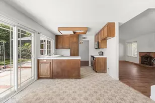 2260 Hollowpark Ct, Thousand Oaks, CA 91362 - Photo 11