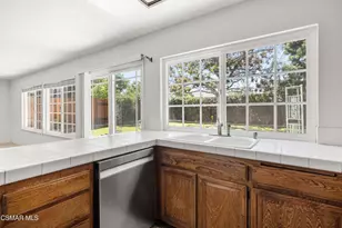 2260 Hollowpark Ct, Thousand Oaks, CA 91362 - Photo 13