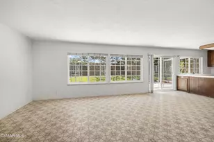 2260 Hollowpark Ct, Thousand Oaks, CA 91362 - Photo 9