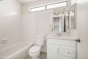 2260 Hollowpark Ct, Thousand Oaks, CA 91362 - Photo 19