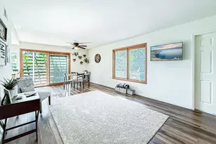 393 Larcom St, Thousand Oaks, CA 91360 - Photo 11