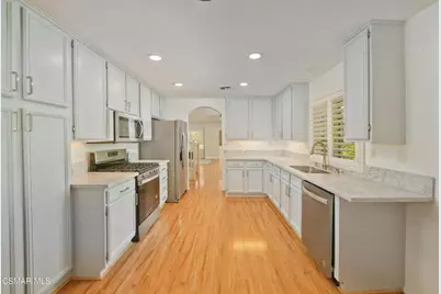 2040 Freesia Avenue, Simi Valley, CA 93063 - Photo 19