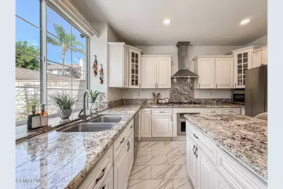 2710 Titania Place, Simi Valley, CA 93063 - Photo 15