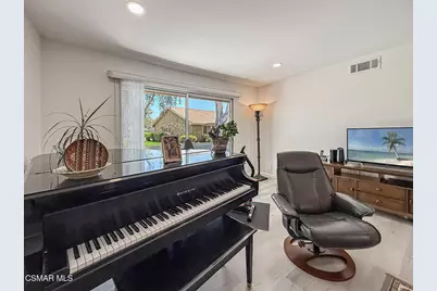 16150 Village 16 Drive, Camarillo, CA 93012 - Photo 9