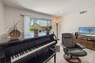 16150 Village 16 Dr, Camarillo, CA 93012 - Photo 9