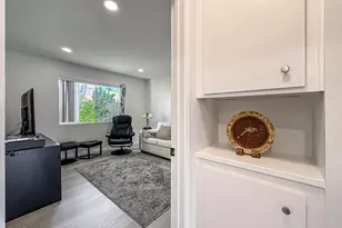 16150 Village 16 Dr, Camarillo, CA 93012 - Photo 17