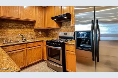 6501 Vanalden Avenue #6, Reseda, CA 91335 - Photo 9
