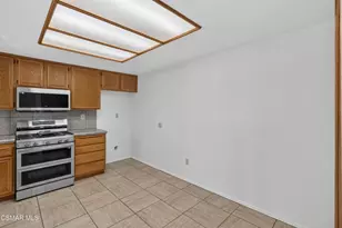 704 Wind Willow Way, Simi Valley, CA 93065 - Photo 19