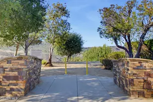 1021 Lynnmere Dr, Thousand Oaks, CA 91360 - Photo 57