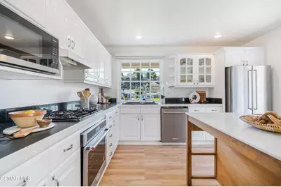 1689 Sunnydale Court, Simi Valley, CA 93065 - Photo 11