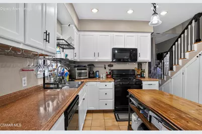 458 W Spruce Avenue, Pinedale, CA 93650 - Photo 5