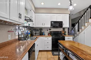 458 W Spruce Ave, Pinedale, CA 93650 - Photo 5