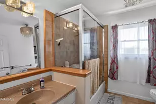 458 W Spruce Ave, Pinedale, CA 93650 - Photo 9