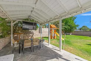 2690 Deerwood Ave, Simi Valley, CA 93065 - Photo 23