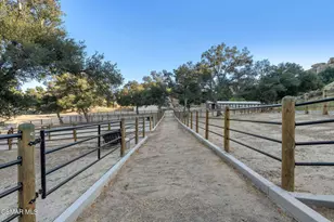 10869 Farralone Ave, Chatsworth, CA 91311 - Photo 13