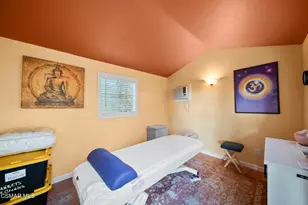 2025 McKain St, Calabasas, CA 91302 - Photo 15