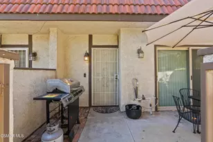 27656 Ironstone Dr, Canyon Country, CA 91387 - Photo 3