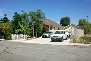 923 Pacific Ave, Simi Valley, CA 93065 - Photo 1
