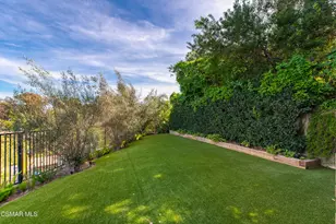 5076 Escobedo Dr, Woodland Hills, CA 91364 - Photo 35
