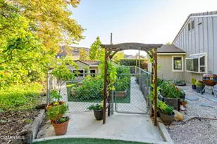2085 Casual Ct, Simi Valley, CA 93065 - Photo 41