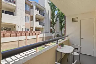 5530 Owensmouth Ave, Woodland Hills, CA 91367 - Photo 3