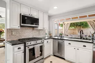2827 Tiffaney Ln, Simi Valley, CA 93063 - Photo 15