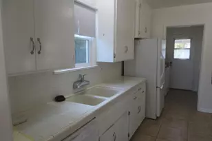 19128 Delano St, Tarzana, CA 91335 - Photo 5