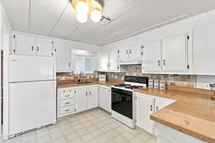 195 Tierra Rejada Road, Simi Valley, CA 93065 - Photo 13