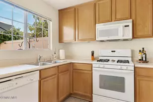 19208 Hamlin St, Reseda, CA 91335 - Photo 13