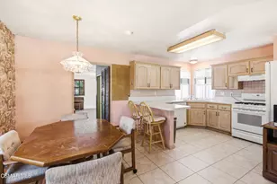 895 Appleton Rd, Simi Valley, CA 93065 - Photo 9