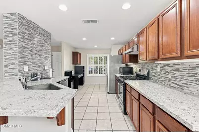 28318 Milbrook Place, Castaic, CA 91384 - Photo 7