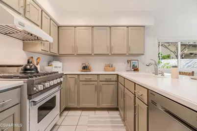 1124 Bright Glen Circle, Westlake Village, CA 91361 - Photo 9