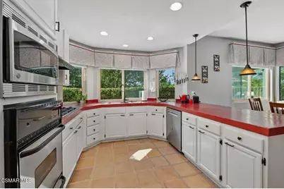115 Los Padres Drive, Thousand Oaks, CA 91361 - Photo 11