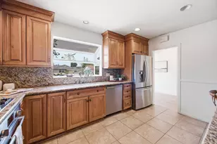 19154 Sylvan St, Tarzana, CA 91335 - Photo 13