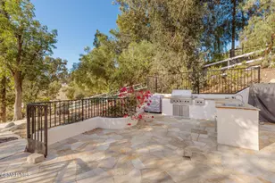 10165 La Canada Way, Shadow Hills, CA 91040 - Photo 35
