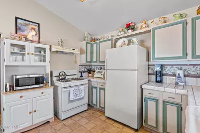 7860 Fenwick Street, Sunland, CA 91040 - Photo 13
