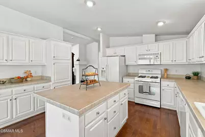 195 Tierra Rejada Road #127, Simi Valley, CA 93065 - Photo 3