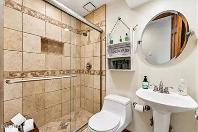 2526 Glenhurst Court, Simi Valley, CA 93063 - Photo 13