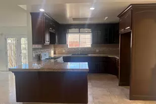 621 E St, Oxnard, CA 93030 - Photo 3