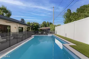 5722 Le Sage Ave, Woodland Hills, CA 91367 - Photo 37