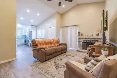 12976 E Mesa Verde Drive, Moorpark, CA 93021 - Photo 15