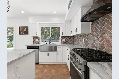 282 Hunters Point Drive, Thousand Oaks, CA 91361 - Photo 13