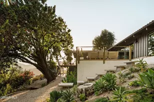 22910 Portage Cir Dr, Topanga, CA 90290 - Photo 21