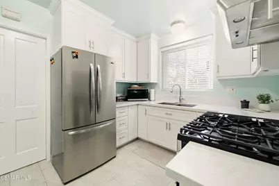 9520 Lemona Avenue, North Hills, CA 91343 - Photo 17