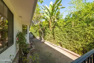 10129 Sarah St, Toluca Lake, CA 91602 - Photo 49