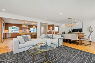 5215 Del Moreno Dr, Woodland Hills, CA 91364 - Photo 15