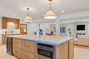 5215 Del Moreno Dr, Woodland Hills, CA 91364 - Photo 25