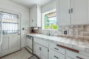 7654 Wish Ave, Lake Balboa, CA 91406 - Photo 17