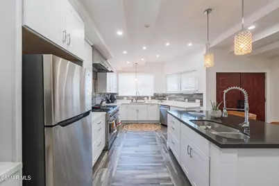 20342 Hartland Street, Canoga Park, CA 91306 - Photo 7