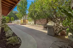 21222 Martinez St, Woodland Hills, CA 91364 - Photo 9